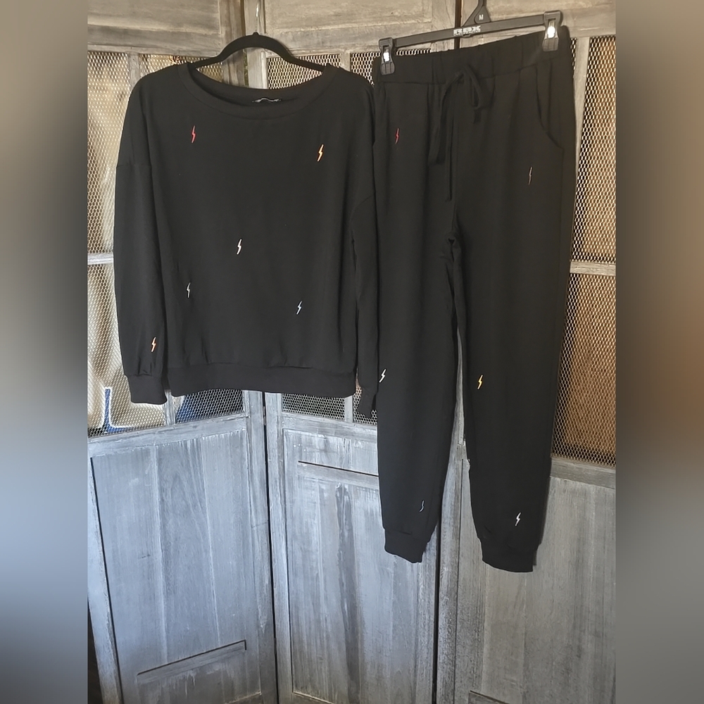 Black Sweatshirt and Joggers Set with Lightning Bolt Design